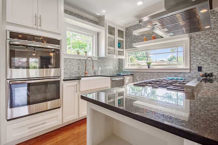 Hire kitchen refurbishment & appliances contractors in Orlando, Florida. Our expert fitters do extensions, design & installation.